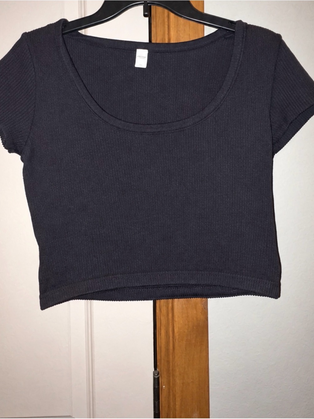 Arizona Jean Company Black Ribbed Scoop Crop Tee